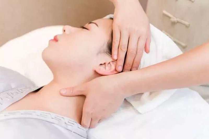 在选择美容美发培训职业学校时,如何做出明智的选择呢?今天我们就来对比几家口碑较好的学校,帮助你找到最适合自己的那一个。